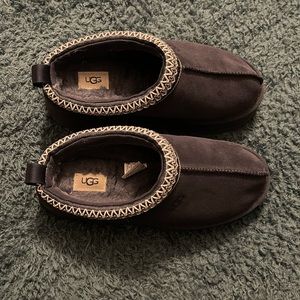 Size 6 navy blue Ugg Taz platform slippers